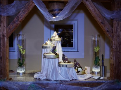 Hochzeit - Geeignet für: Vernissage oder Empfang - Hochzeitstorte auf der Steinbar - Eventgasthof Feichthub
