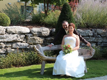 Hochzeit - Hochzeitsessen: Buffet - Fotos im Garten - Eventgasthof Feichthub