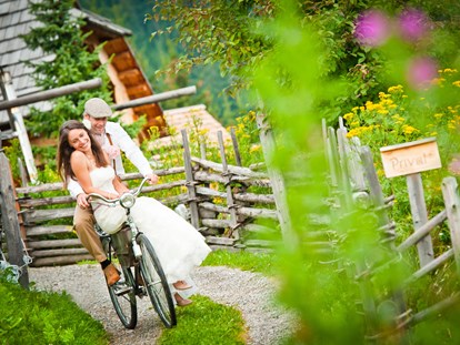 Hochzeit - Hunde erlaubt - Sommerhochzeit - Almdorf Seinerzeit
