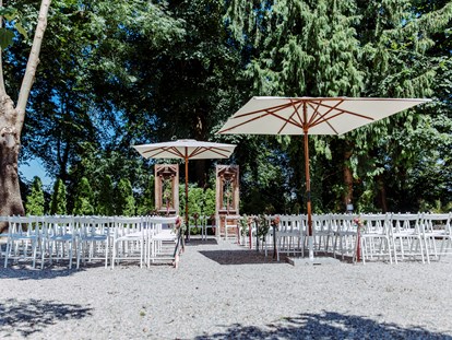 Hochzeit - Art der Location: ausgefallene Location - Waldhochzeit - Georgi Schloss und Weingut