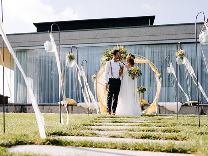 Hochzeit - Hochzeits-Stil: Fine-Art - Wels (Wels) - Eine Gartenhochzeit im DasSee Event Exclusive
pic by: Reichl Fotografie - DasSee Event Exclusive