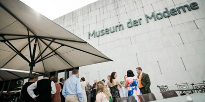 Hochzeit - Art der Location: Eventlocation - Mattsee - Feiern Sie Ihre Hochzeit im m32 - Museum der Moderne mit Blick auf die Festung Hohensalzburg. - m32