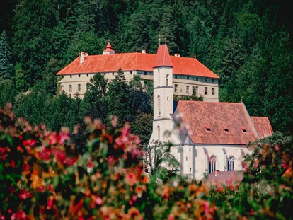 Hochzeit - Umgebung: in den Bergen - Schloss Pernegg und Frauenkirche - Schloss Pernegg