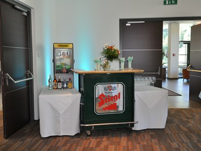 Hochzeit - Hochzeits-Stil: Modern - Zusätzliche Bar im Festsaal - Sporthotel Wagrain