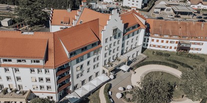 Hochzeit - Geeignet für: Eventlocation - Vorarlberg - Blick auf das Sentido Seehotel Am Kaiserstrand vom Bodensee aus.  - Seehotel am Kaiserstrand