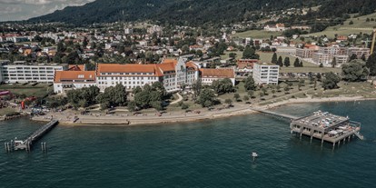 Hochzeit - barrierefreie Location - Lochau - Blick auf das Sentido Seehotel Am Kaiserstrand vom Bodensee aus.  - Seehotel am Kaiserstrand