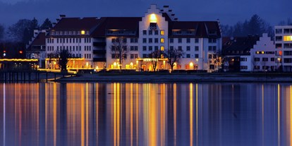 Hochzeit - barrierefreie Location - Friedrichshafen - Blick auf das Sentido Seehotel Am Kaiserstrand vom Bodensee aus.  - Seehotel am Kaiserstrand