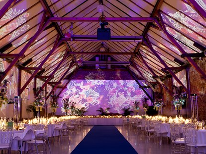 Hochzeit - Umgebung: in einer Stadt - Hochzeit in der Fachwerkhalle mit Projektionen © OchoReSotto - Seifenfabrik Veranstaltungszentrum