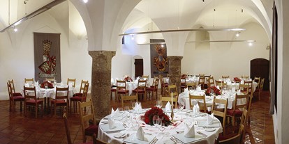 Hochzeit - Hochzeits-Stil: Modern - Hall in Tirol - Galerie - Burg Hasegg - SALZRAUM.hall - livelocations