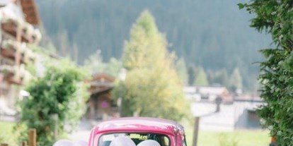 Hochzeit - Hunde erlaubt - Alpenregion Bludenz - Braut-Auto - Der Berghof in Lech