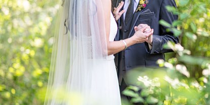 Hochzeit - Hochzeitsessen: 5-Gänge Hochzeitsmenü - Winden am See - Der Garten bietet zahlreiche Möglichkeiten für tolle Hochzeitsfotos. - Birkenhof Restaurant & Landhotel ****