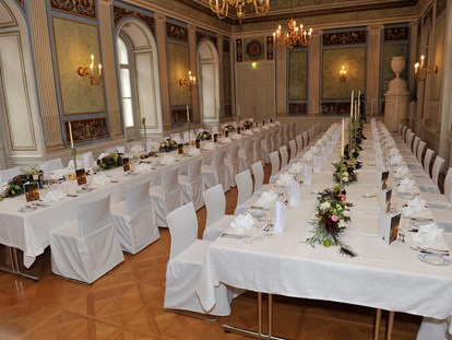 Hochzeit - nächstes Hotel - Auch eine Tafel ist im Empiresaal möglich - Schloss Esterházy
