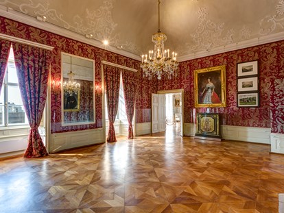 Hochzeit - Art der Location: Schloss - Burgenland - Der rote Salon - Schloss Esterházy