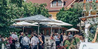 Hochzeit - Hunde erlaubt - Thermenland Steiermark - Restauranteingang beim Retter Bio-Natur-Resort - Retter Bio-Natur-Resort****