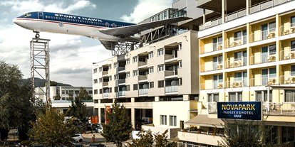 Hochzeit - Parkplatz: kostenpflichtig - NOVAPARK Flugzeughotel Graz