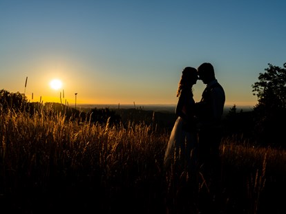 Hochzeit - Frühlingshochzeit - Adlwang - atemberaubender Sonnenuntergang am Rieglergut - Rieglergut
