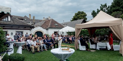 Hochzeit - Niederösterreich - Heiraten im Weingut Zimmermann in Klosterneuburg.
Foto © belleandsass.com - Weingut Zimmermann