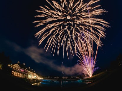Hochzeit - Umgebung: am See - Österreich - Als krönender Abschluss ein prächtiges Feuerwerk über dem Golfclub Fontana.
 - FONTANA