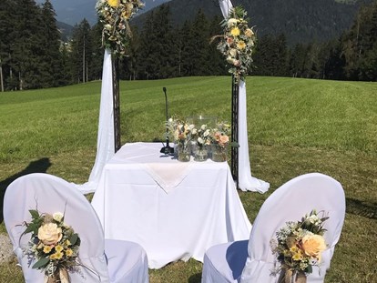 Hochzeit - Hochzeitsessen: 3-Gänge Hochzeitsmenü - Italien - Freie Hochzeit im Feld - Stadl/Hotel/Restaurant Alte Goste