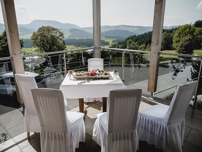 Hochzeit - Hochzeitsessen: Catering - Der Schöckl als Panorama im Hintergrund. - Lindenberg Stub'n 