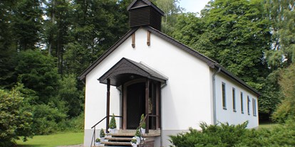Hochzeit - barrierefreie Location - Hessen Nord - Kapelle Außenansicht - Waldhotel Schäferberg
