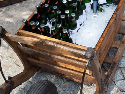 Hochzeit - Spielplatz - Gmunden - Radlbock als Bier und Sektkühler für die Agape - Kienbauerhof