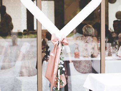 Hochzeit - Hochzeits-Stil: Fine-Art - Wels (Wels) - weißes Stahlherz - auch als Fotomotiv verwendbar - Kienbauerhof