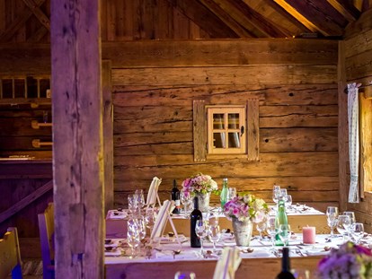 Hochzeit - Hochzeits-Stil: Boho-Glam - Hallstatt - Rustikale Optik trifft auf gehobenen Service und vielfältige Kulinarik durch nationale und internationale Caterer. - Laimeralm