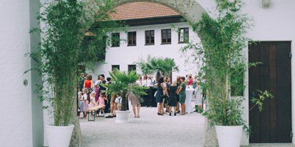 Hochzeit - externes Catering - Obertrum am See - Der Innenhof des Schloss Stauff in Oberösterreich. - Schloss Stauff