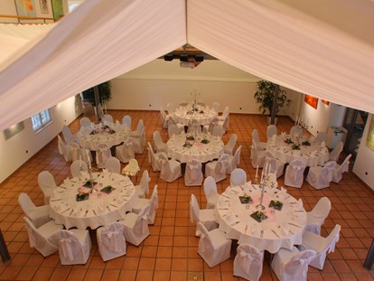 Hochzeit - Art der Location: Restaurant - Niederrhein - Beispiel für eine Bestuhlung der Galerie  - Brasserie Schloss Paffendorf