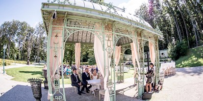 Hochzeit - Trauung im Freien - Prein an der Rax - Feiern Sie Ihre Hochzeit im Gartenpavillion auf Schloss Wartholz in Reichenau an der Rax (NÖ).
Foto © weddingreport.at - Schloss Wartholz