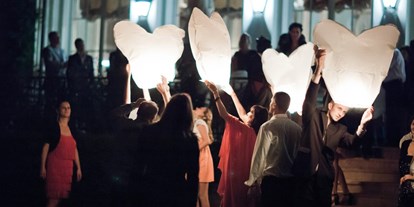 Hochzeit - Standesamt - Slowakei West - Feuerballons als bleibende Erinnerung an einen besonderen Abend.
Foto © stillandmotionpictures.com - Hotel CHÂTEAU BÉLA