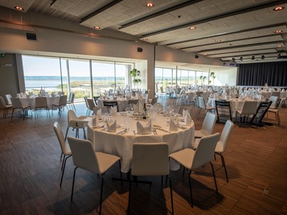Hochzeit - Personenanzahl - Der Festsaal im Obergeschoss des FRITZ am See bietet Platz für bis zu 200 Hochzeitsgäste. - das Fritz am See