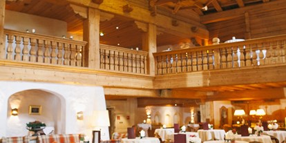 Hochzeit - Art der Location: Hotel - Scheffau am Wilden Kaiser - Hotelbar "auf der Tenne" im Bio-Hotel Stanglwirt in Tirol. - Bio-Hotel Stanglwirt
