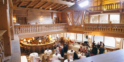 Hochzeit - Art der Location: Hotel - Kirchberg in Tirol - Hotelbar "auf der Tenne" im Bio-Hotel Stanglwirt in Tirol. - Bio-Hotel Stanglwirt