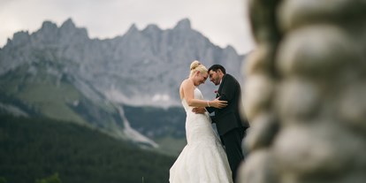 Hochzeit - Art der Location: Hotel - Kirchberg in Tirol - Der Stanglwirt bietet auch eine tolle Kulisse für Hochzeitsfotos (Blick auf das Kaiserpanorama). - Bio-Hotel Stanglwirt