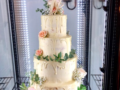 Hochzeit - Hochzeits-Stil: Industrial - Naked Cake aus der Schlosskonditorei - Hochzeitsschloss Gloggnitz