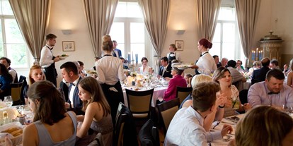 Hochzeit - Art der Location: Eventlocation - Das Essen wird bei uns immer gleichzeitig eingestellt, Galaservice  - Schloss Maria Loretto am Wörthersee