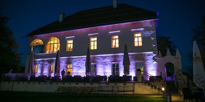 Hochzeit - Art der Location: Eventlocation - Lichterspiele im Schloss Maria Loretto am Wörthersee. - Schloss Maria Loretto am Wörthersee