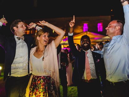 Hochzeit - Weinkeller - Österreich - Party im Schlossgarten  - Schloss Maria Loretto am Wörthersee