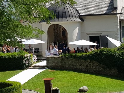 Hochzeit - Hochzeitsessen: mehrgängiges Hochzeitsmenü - Außenhochzeit vor dem Altar - Schloss Maria Loretto am Wörthersee