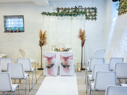 Hochzeit - Bei Schlechtwetter- oder gewollt kühle Alternative steht auch ein liebevoll renoviertes uriges Presshaus auf dem Areal zur Verfügung. - Matrimonium Kollnbrunn