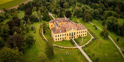 Hochzeit - externes Catering - Rohrau - Luftaufnahme des Schloss Eckartsau vor den Toren Wiens. - Schloss Eckartsau