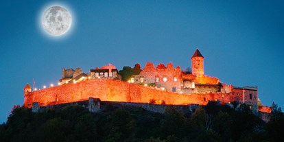 Hochzeit - Art der Location: ausgefallene Location - Burg Landskron bei Nacht - Burg Landskron