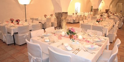 Hochzeit - Geeignet für: Vernissage oder Empfang - Tirol - Bar, Tanzfläche und Festsaal in einem bis 140 Personen - Schloss Büchsenhausen