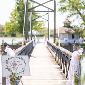 Hochzeit: Zugang zur Hochzeitsinsel im See. - VILA VITA Pannonia