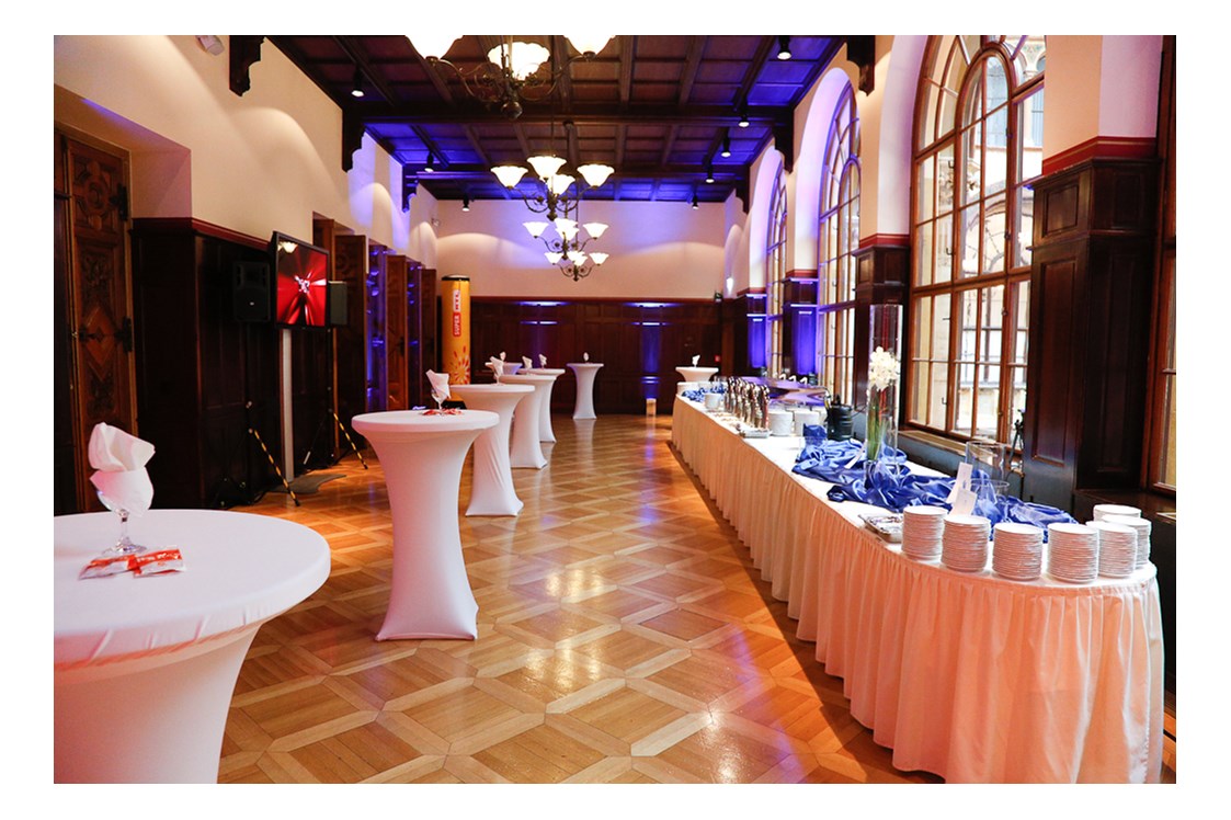 Hochzeit: Das Portico eignet sich sehr gut für ein Buffet ... - Palais Ferstel