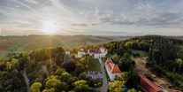 Hochzeit - Art der Location: ausgefallene Location - Den perfekten Ausblick auf das Thermenland Steiermark bietet der Schlosswirt Kornberg. - Schlosswirt Kornberg