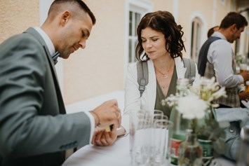 Hochzeit: Hochzeitsfeier im Innenhof des Oberbauergut. - Oberbauergut