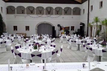 Hochzeit: Der Innenhof des Hof Groß Höllnberg. - Hof Groß Höllnberg